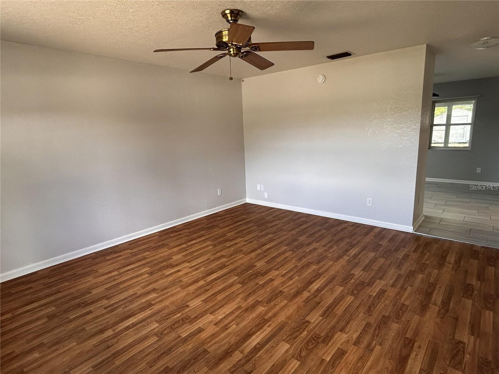 Image 6 of 13 For 911 4th Avenue