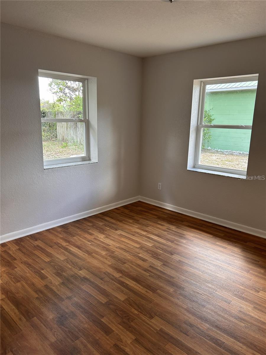 Image 9 of 13 For 911 4th Avenue