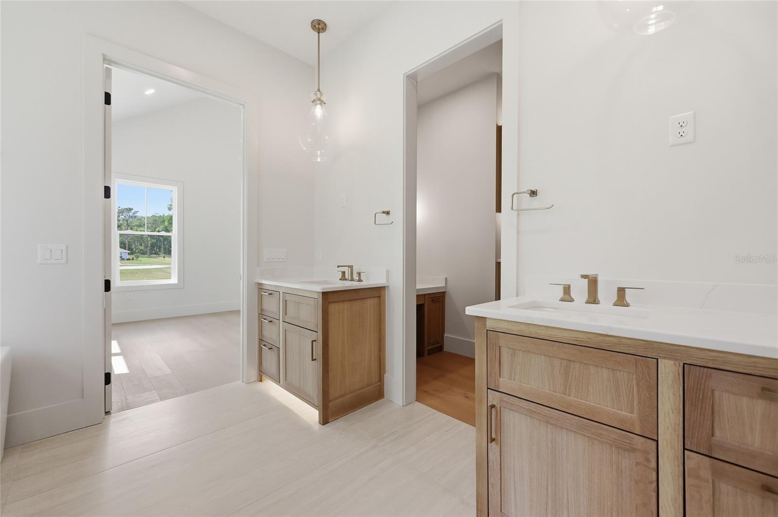 Image 22 of 42 For 1330 175 Court