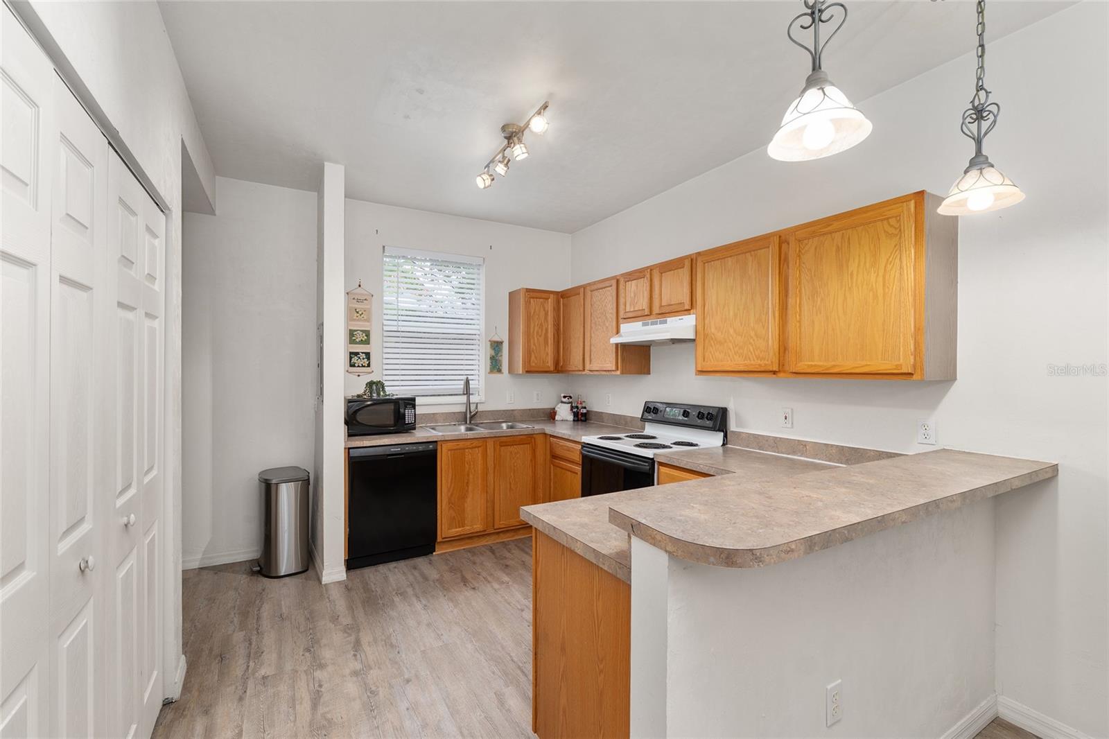 Image 16 of 34 For 3960 20th Avenue 1010