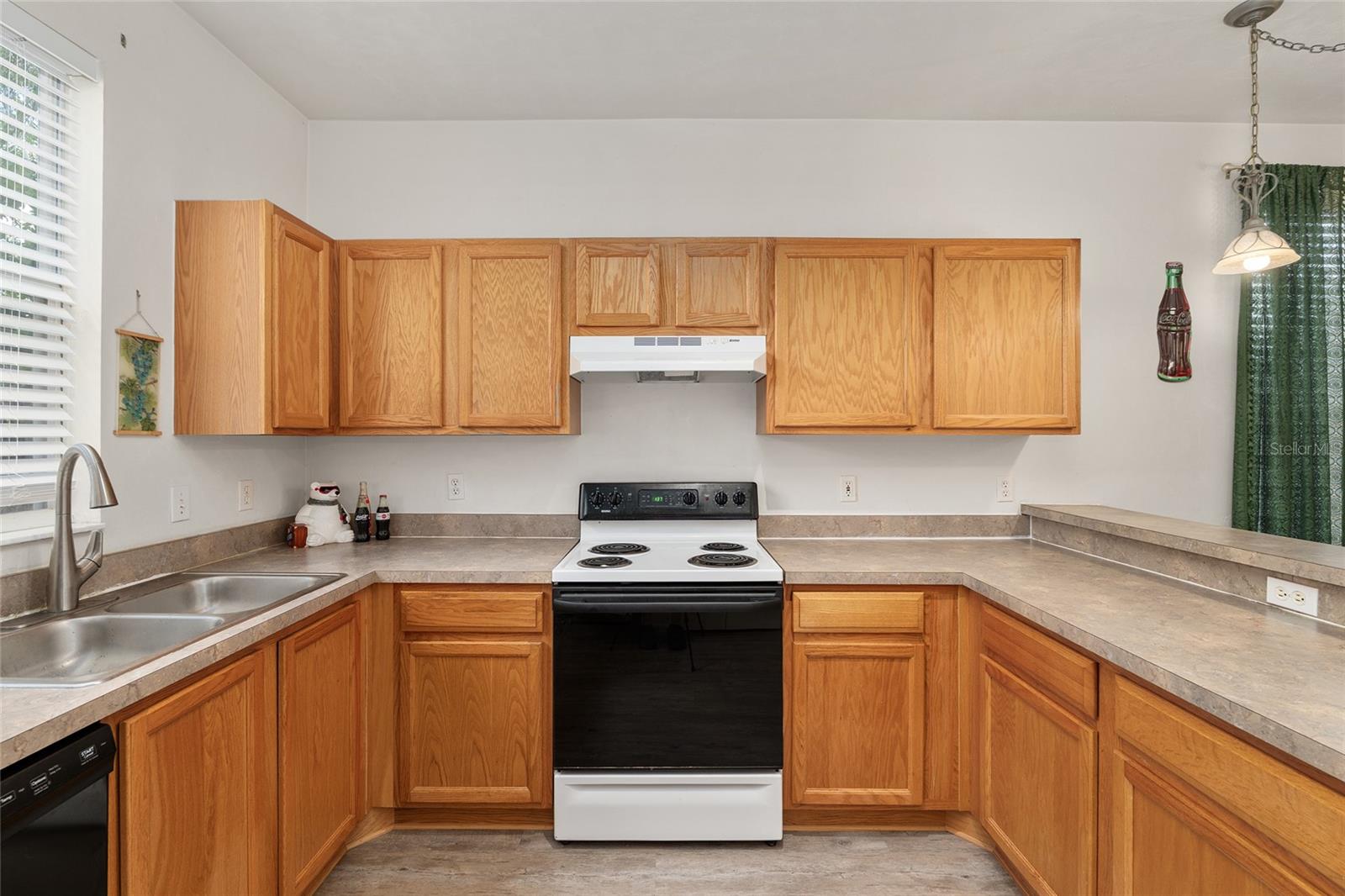 Image 17 of 34 For 3960 20th Avenue 1010