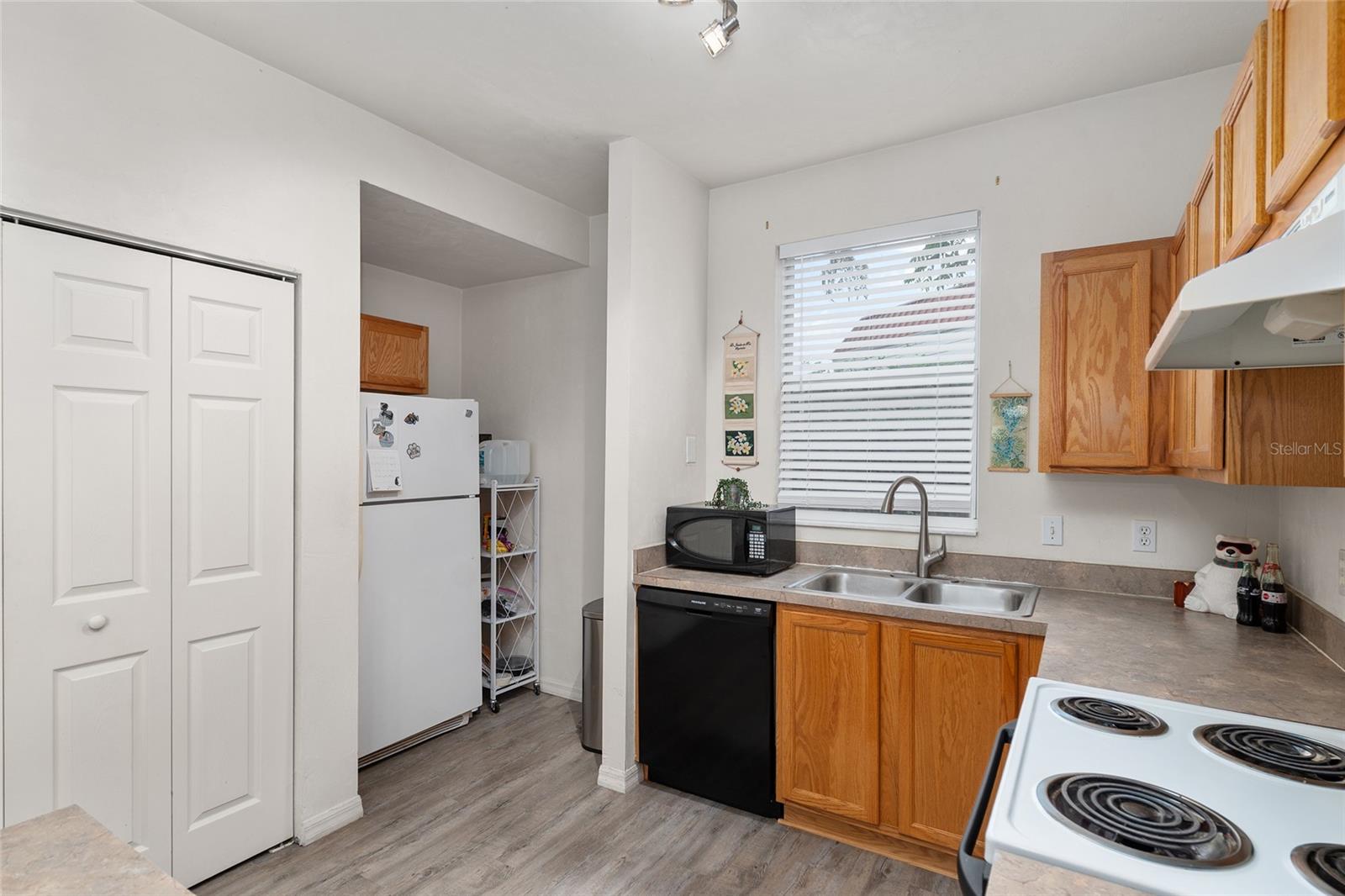 Image 18 of 34 For 3960 20th Avenue 1010