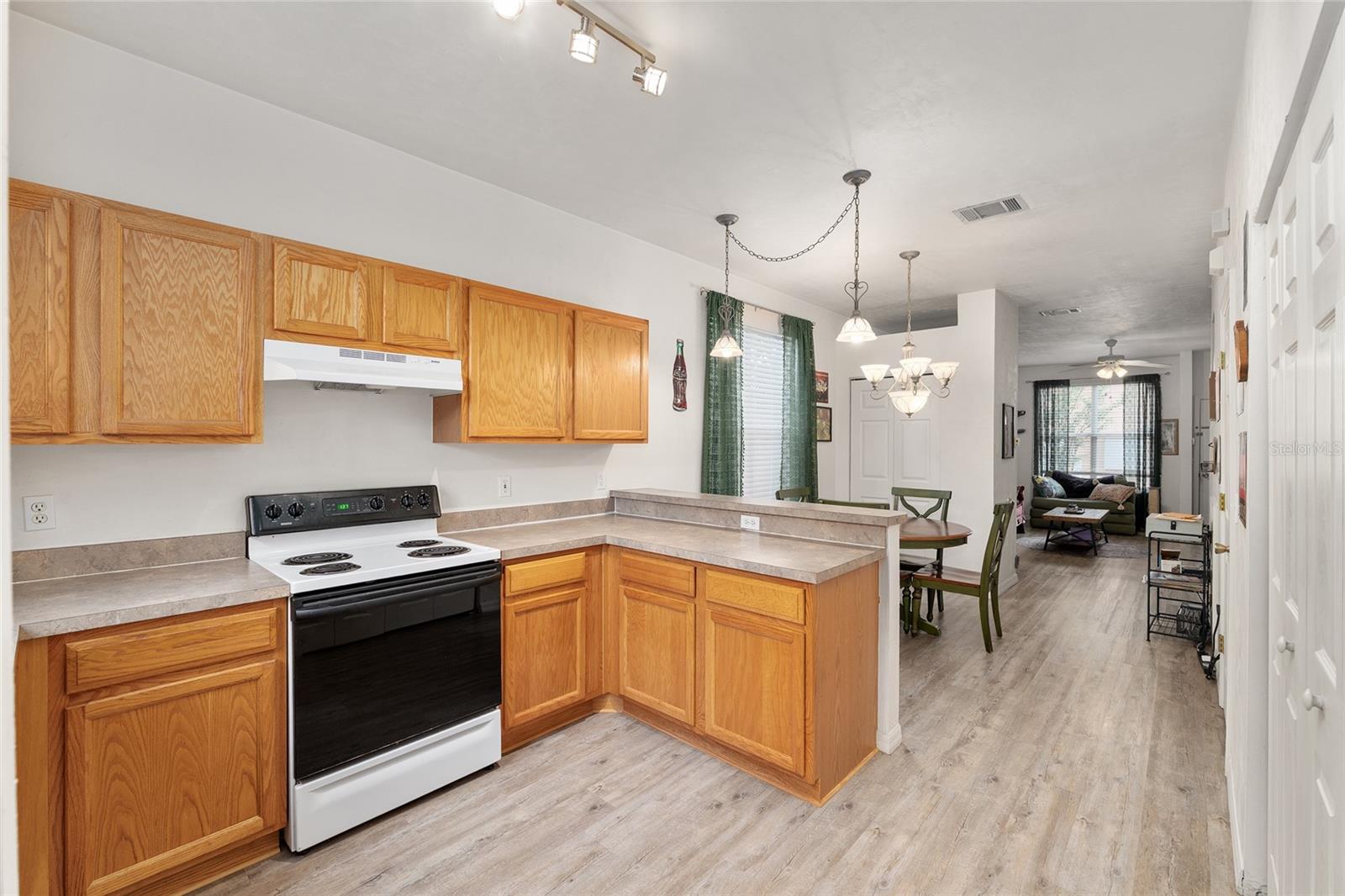 Image 6 of 34 For 3960 20th Avenue 1010