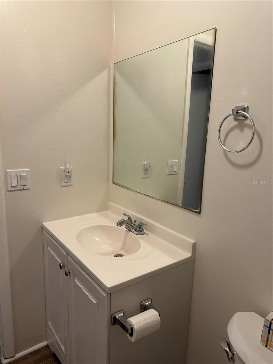 Image 17 of 24 For 212 Ashley Street