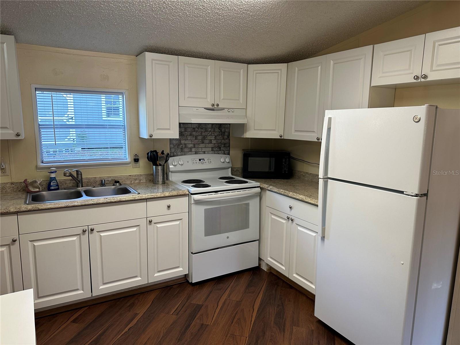 Image 6 of 24 For 212 Ashley Street