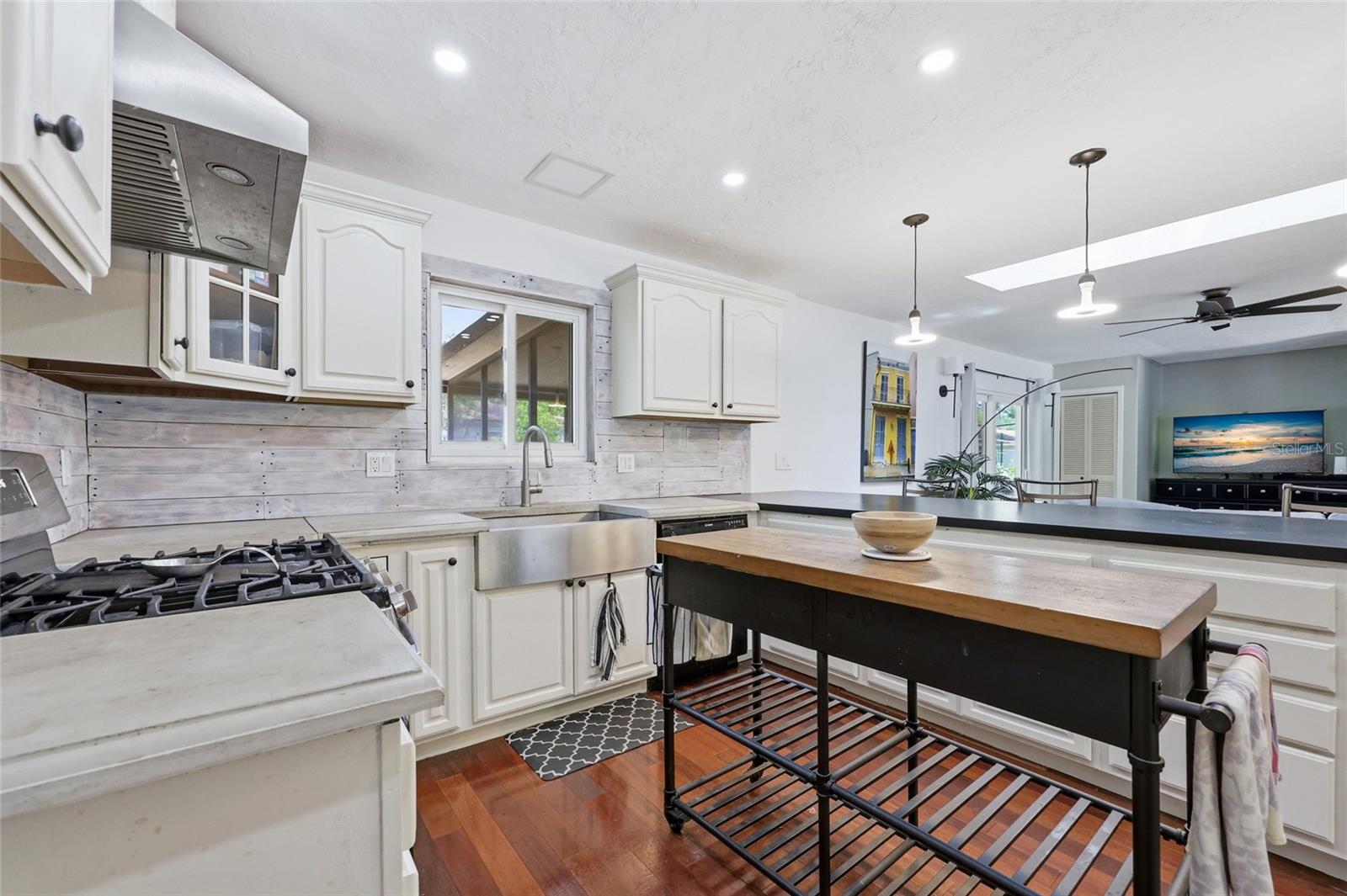 Image 10 of 29 For 4202 15th Place