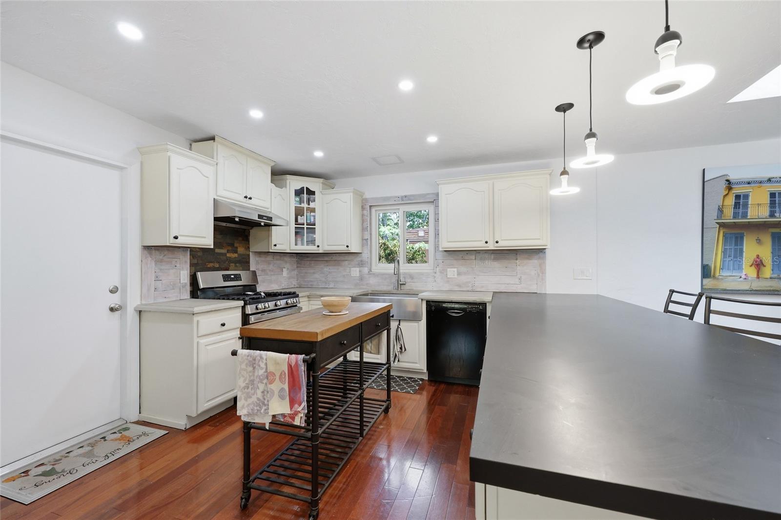 Image 11 of 29 For 4202 15th Place