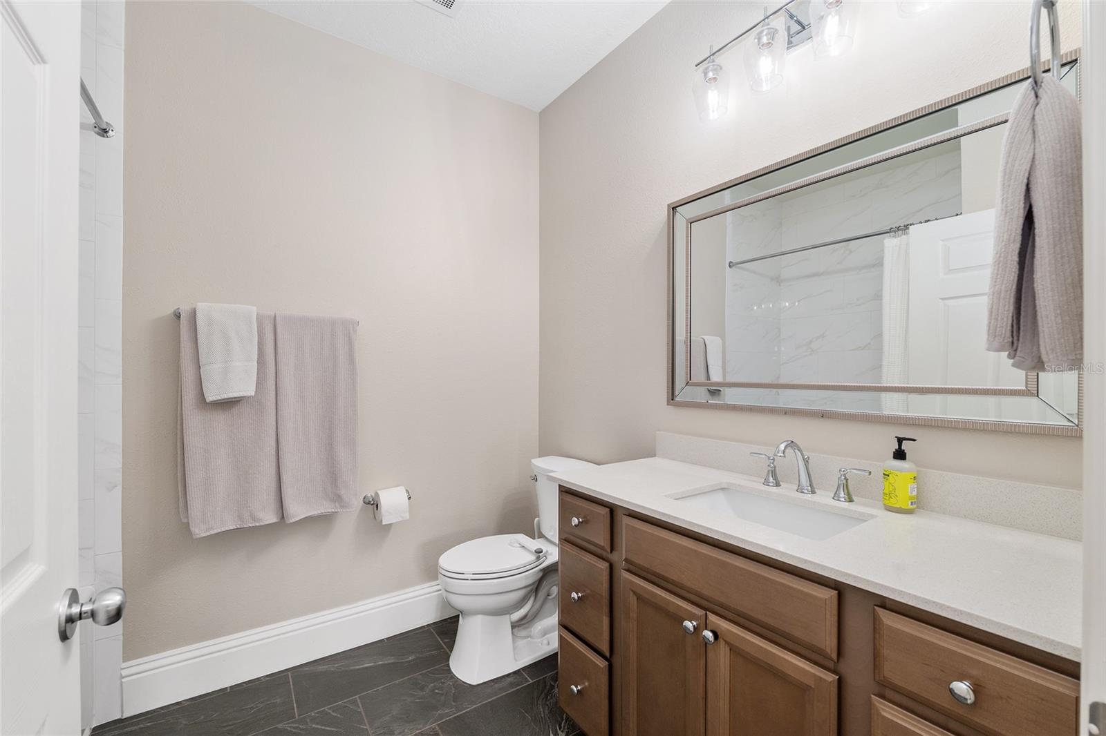 Image 30 of 37 For 1185 9th Road 405