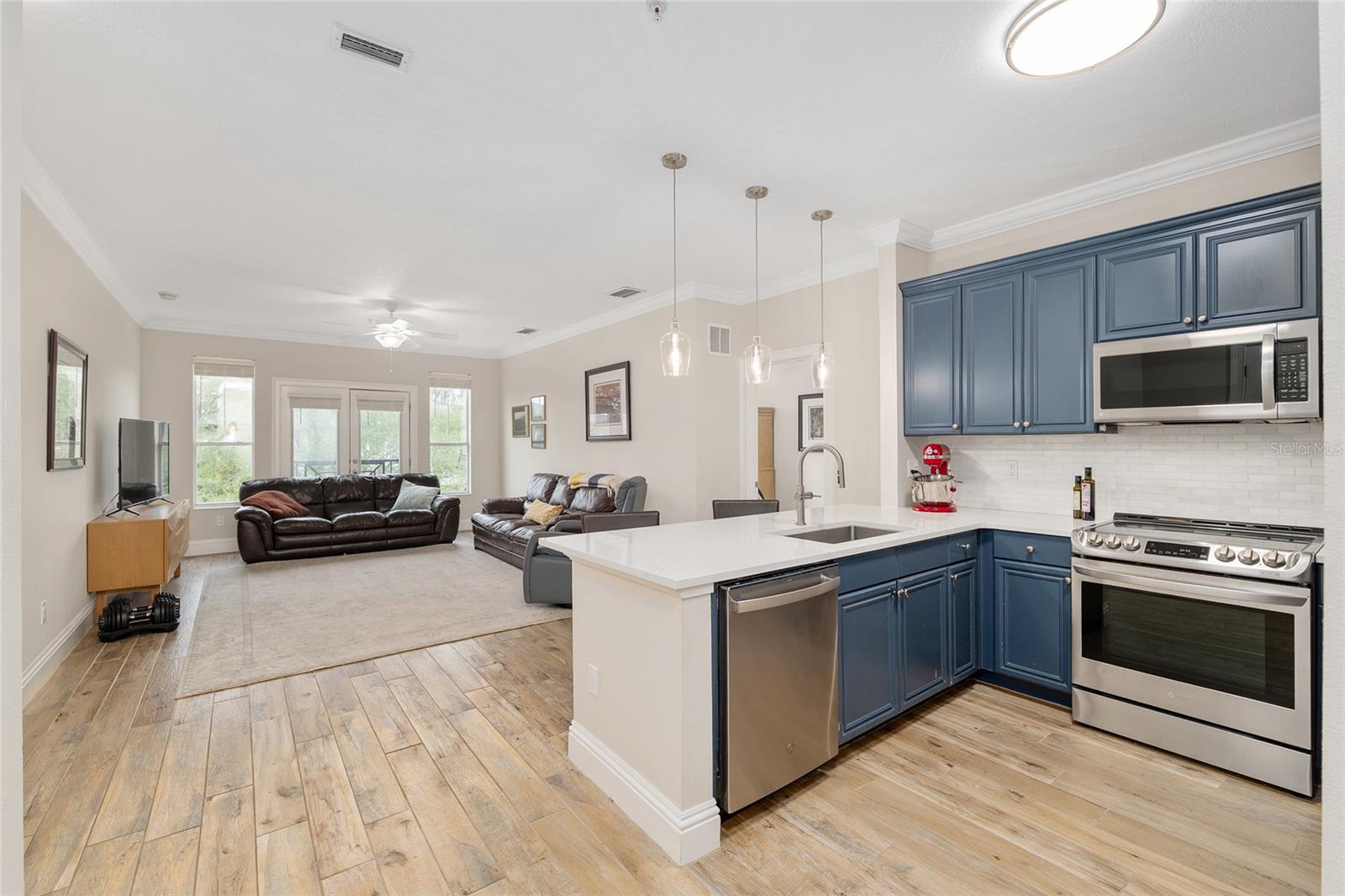 Image 5 of 37 For 1185 9th Road 405