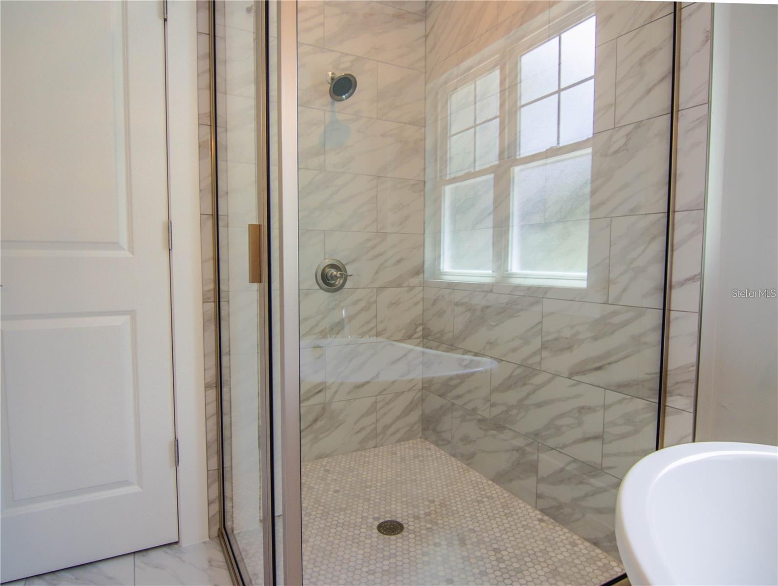 Image 15 of 24 For 525 Heathridge Drive