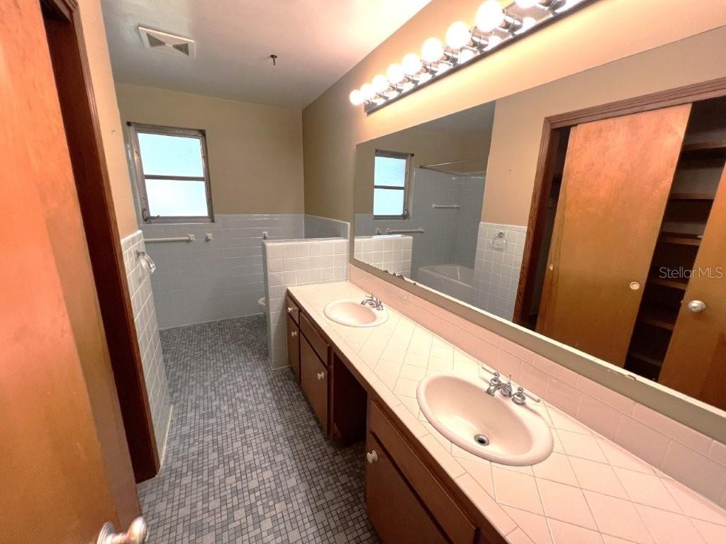 Image 14 of 36 For 106 38th Street
