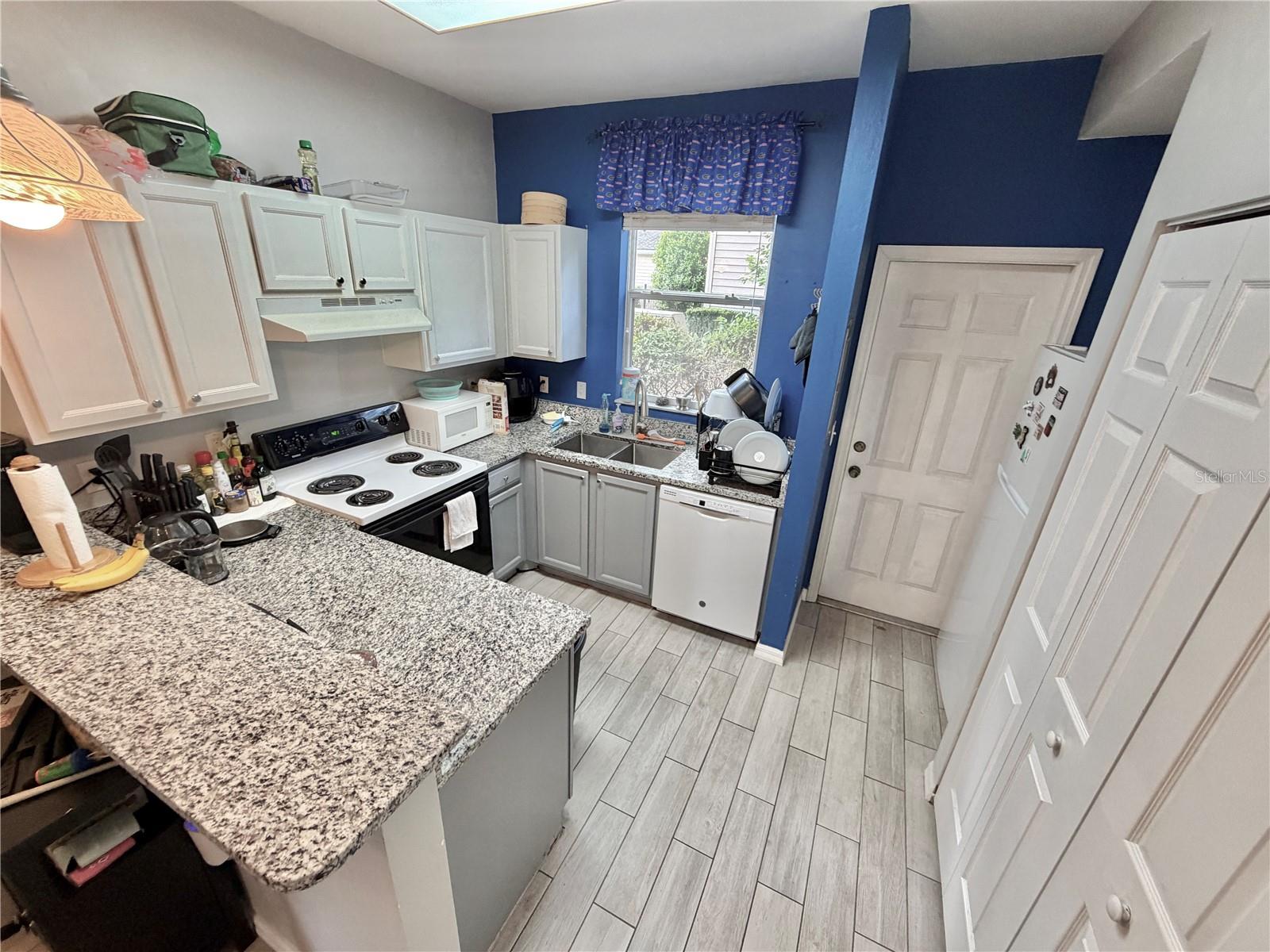 Image 10 of 26 For 3575 30th Way 121