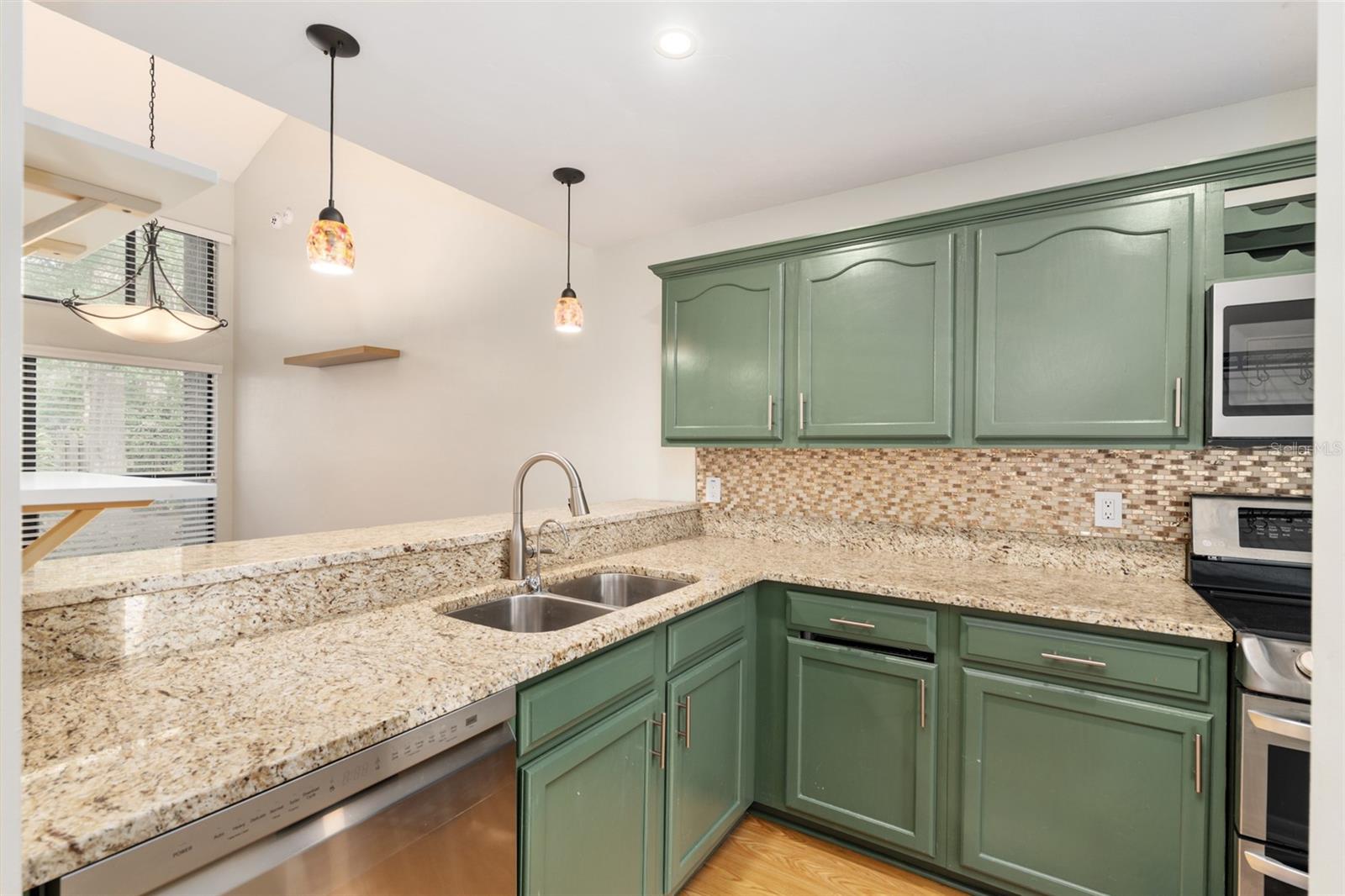 Image 7 of 40 For 2738 39th Drive
