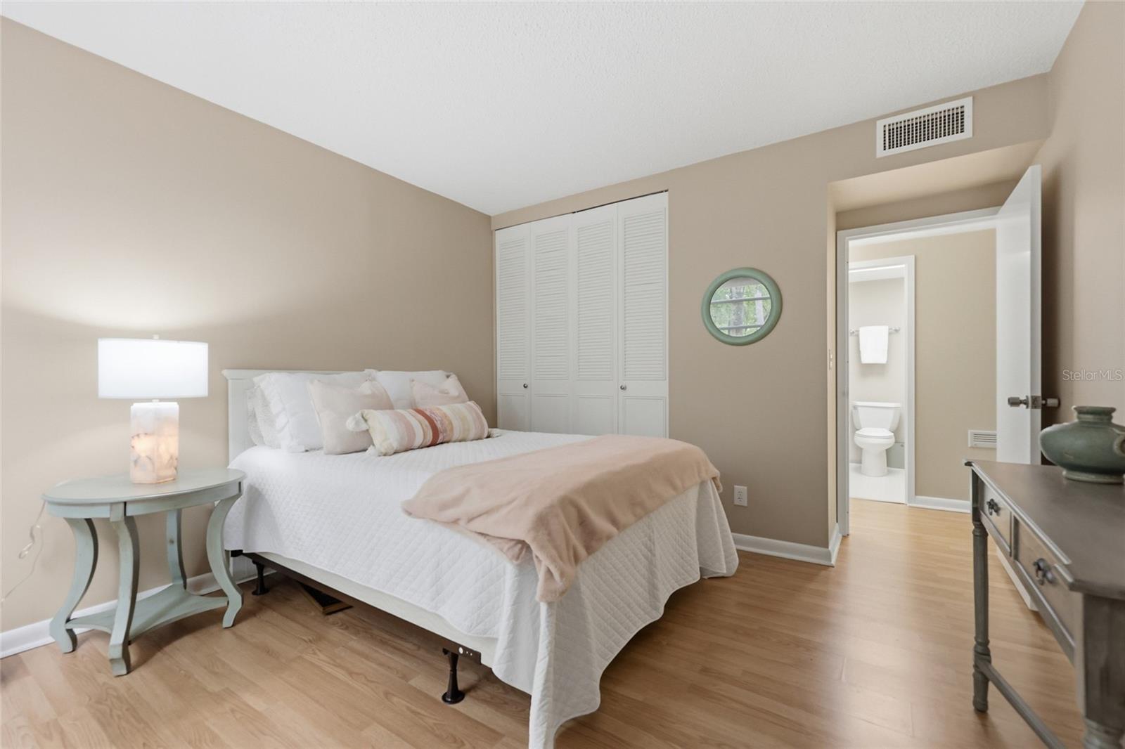 Image 18 of 34 For 1719 23rd Avenue 3e
