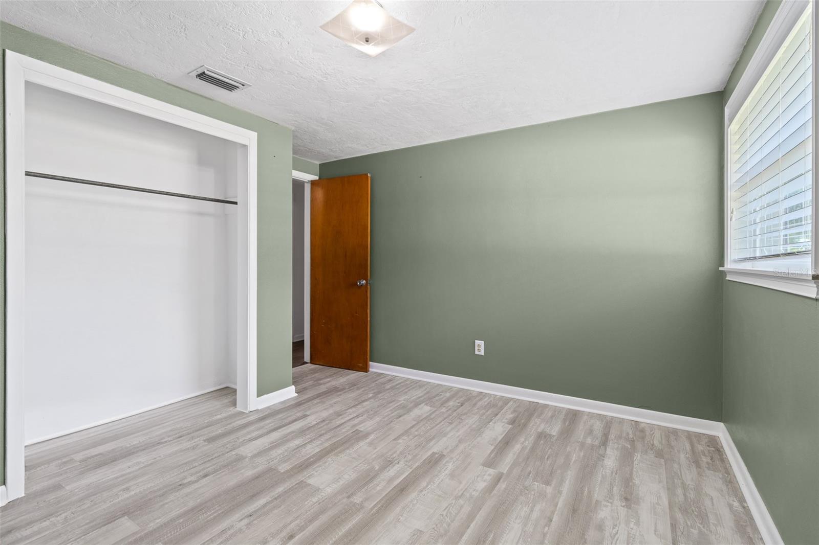 Image 17 of 41 For 17351 243rd Street