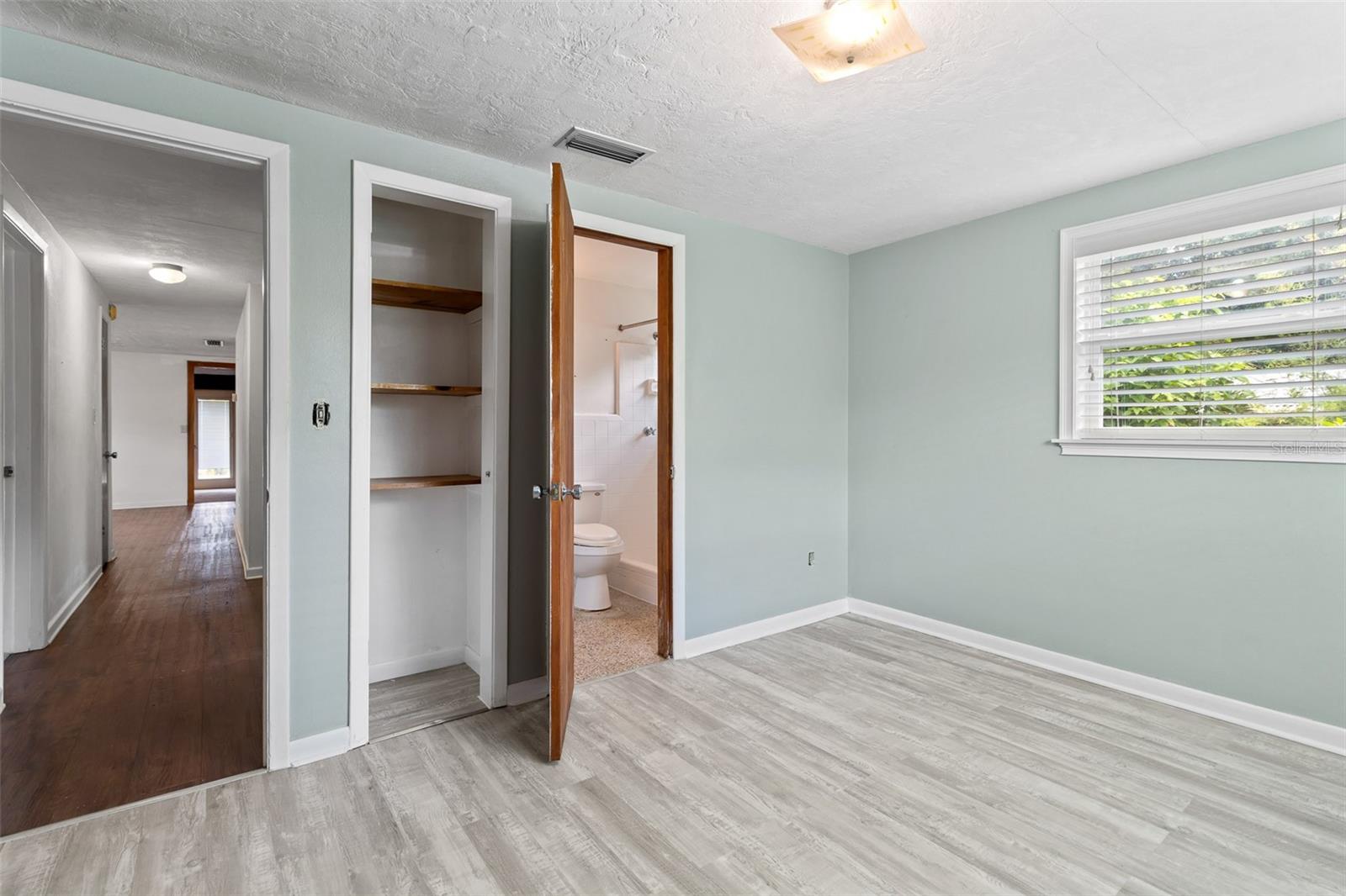 Image 21 of 41 For 17351 243rd Street