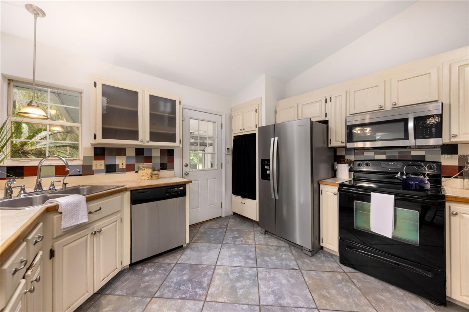 Image 14 of 41 For 818 202nd Street