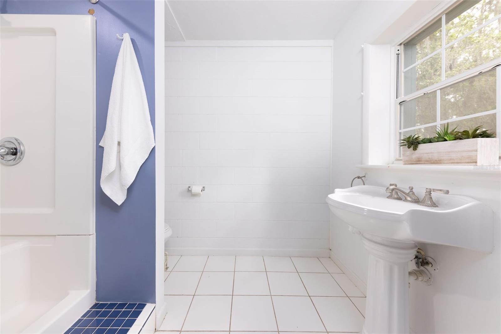 Image 24 of 41 For 818 202nd Street