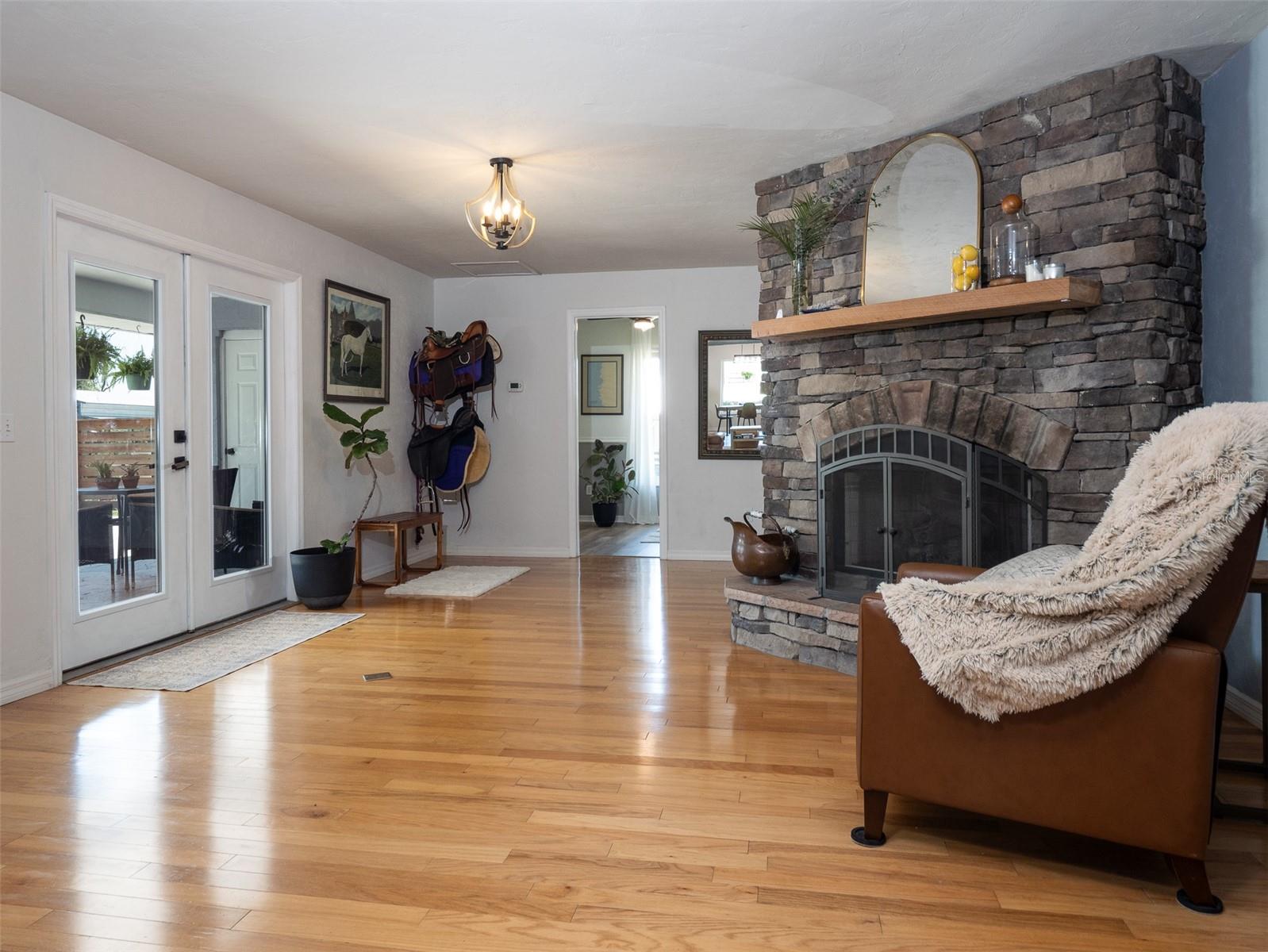 Image 11 of 42 For 23053 142nd Avenue