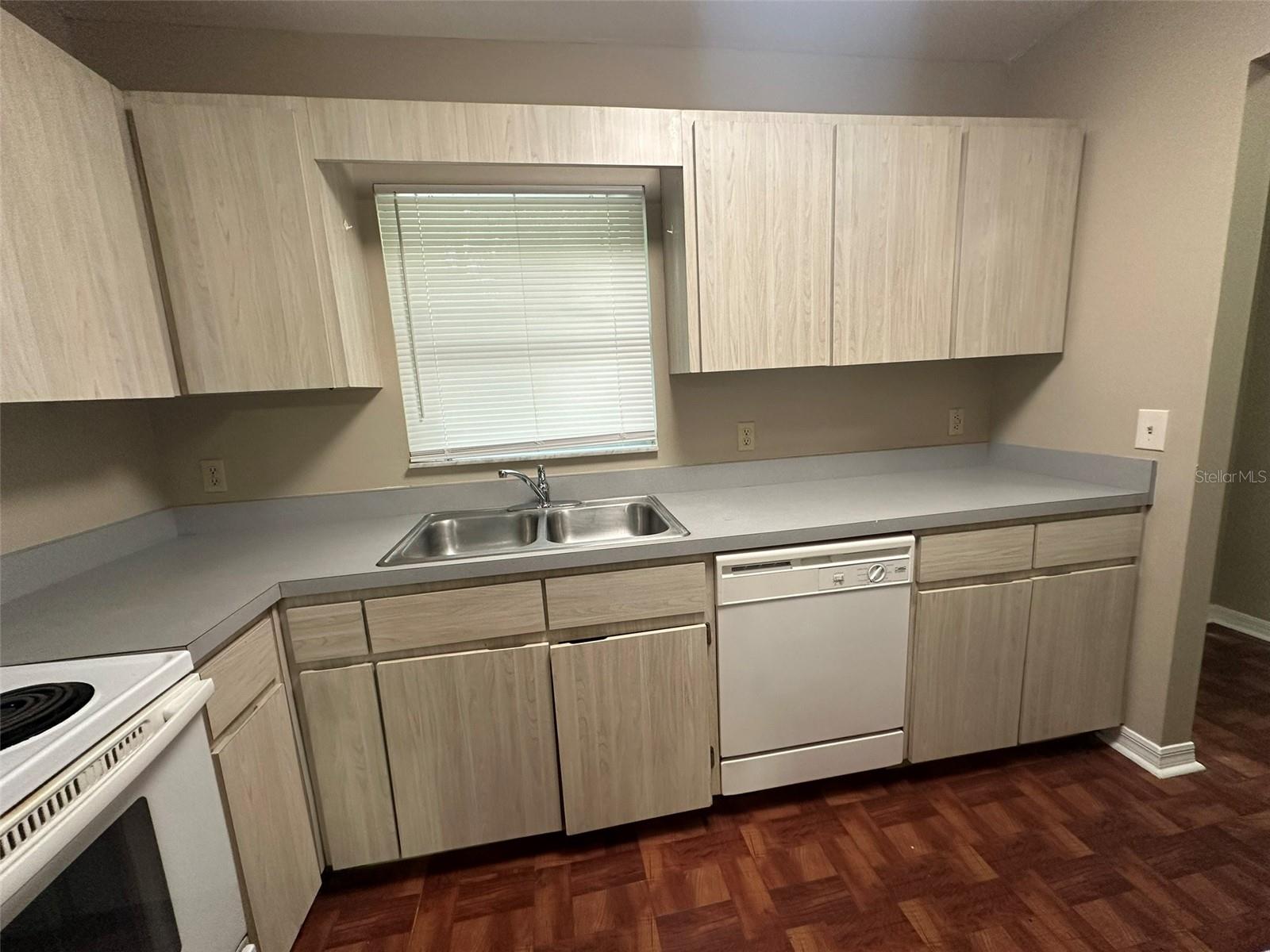 Image 6 of 21 For 2422 4th Terrace