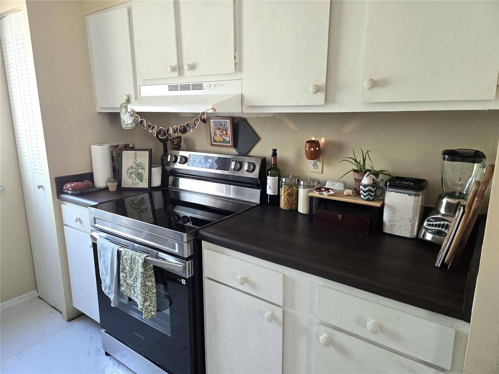 Image 4 of 13 For 6519 Newberry Road 204