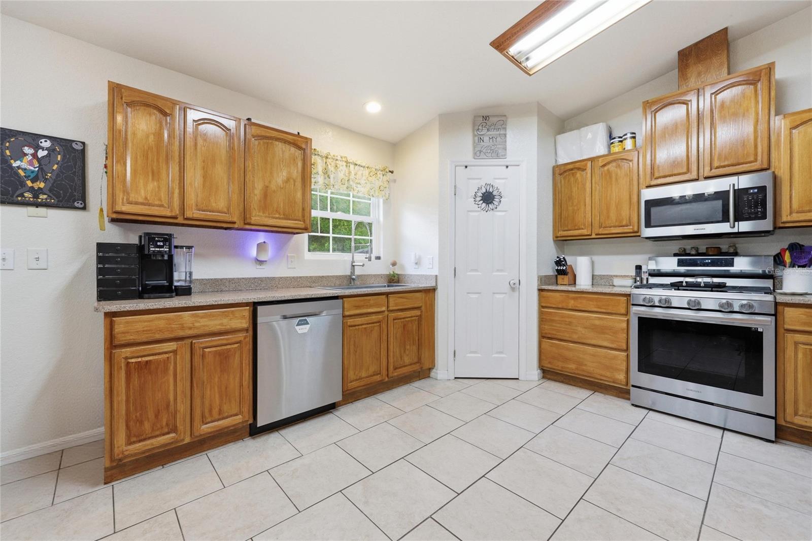 Listing photo id 9 for 399 899th Street