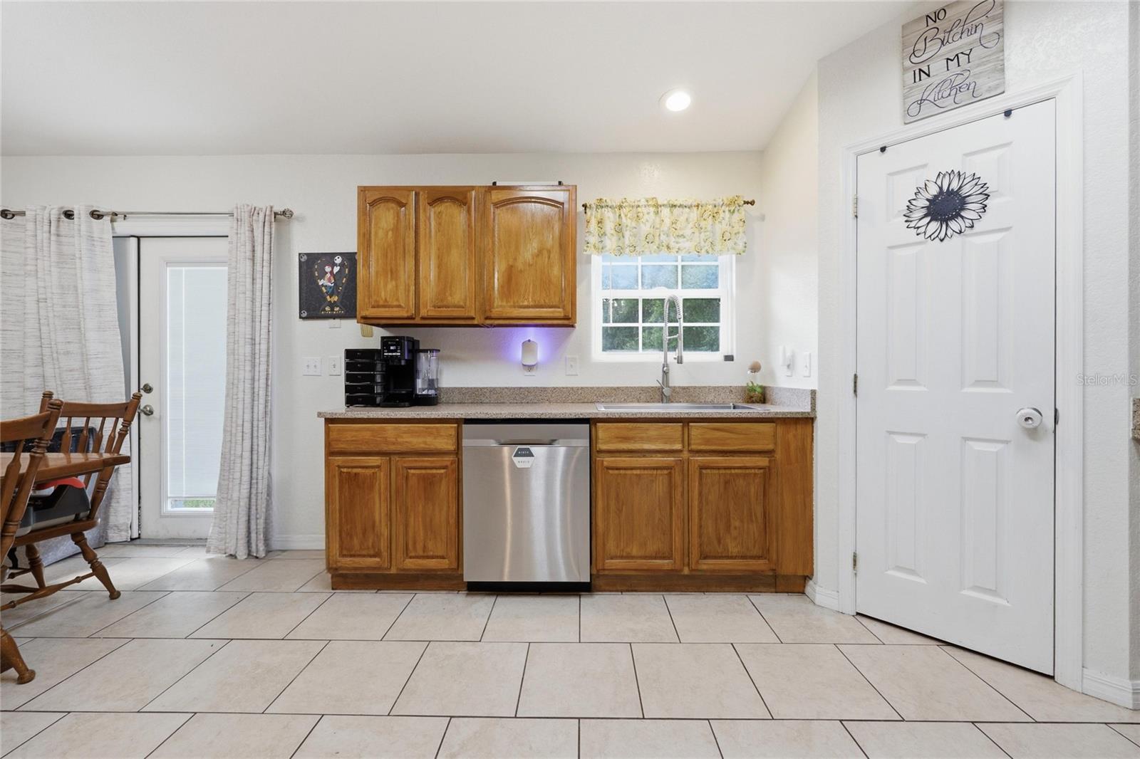 Listing photo id 10 for 399 899th Street