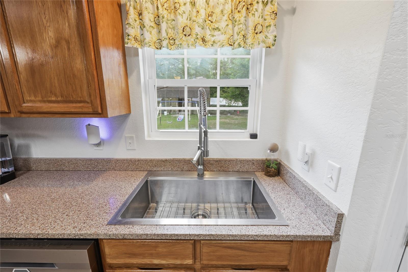 Listing photo id 11 for 399 899th Street