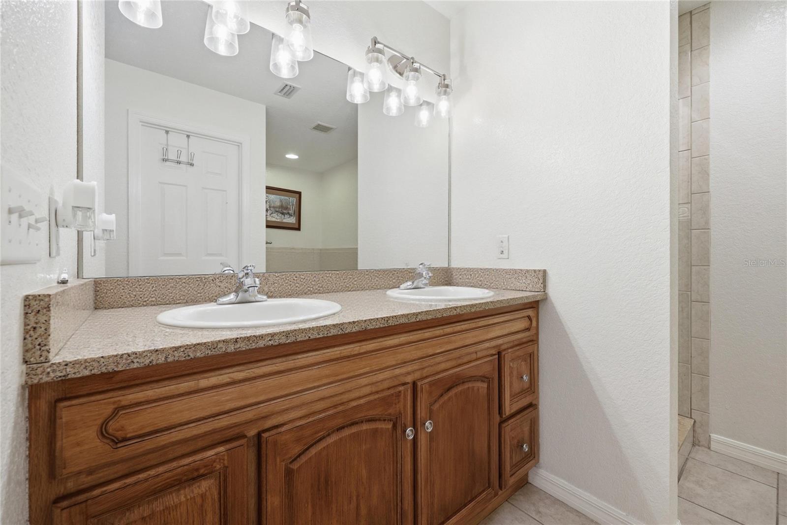 Listing photo id 21 for 399 899th Street