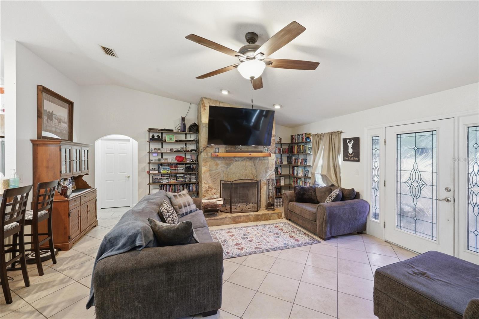 Listing photo id 2 for 399 899th Street