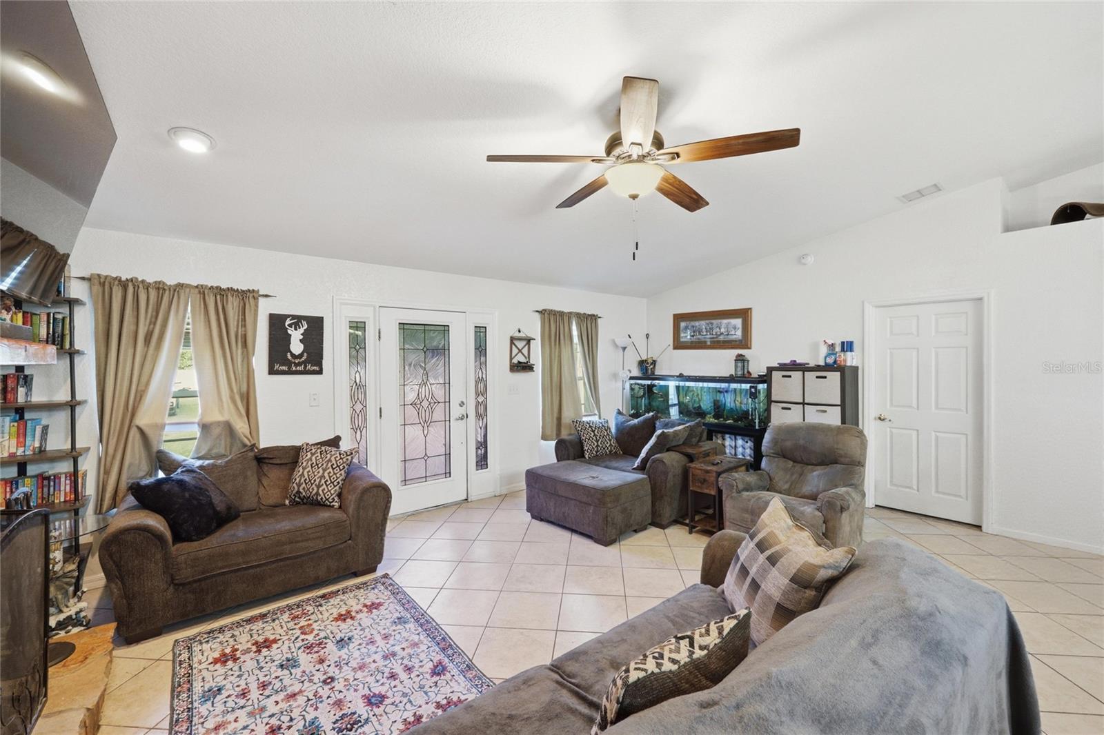 Listing photo id 4 for 399 899th Street