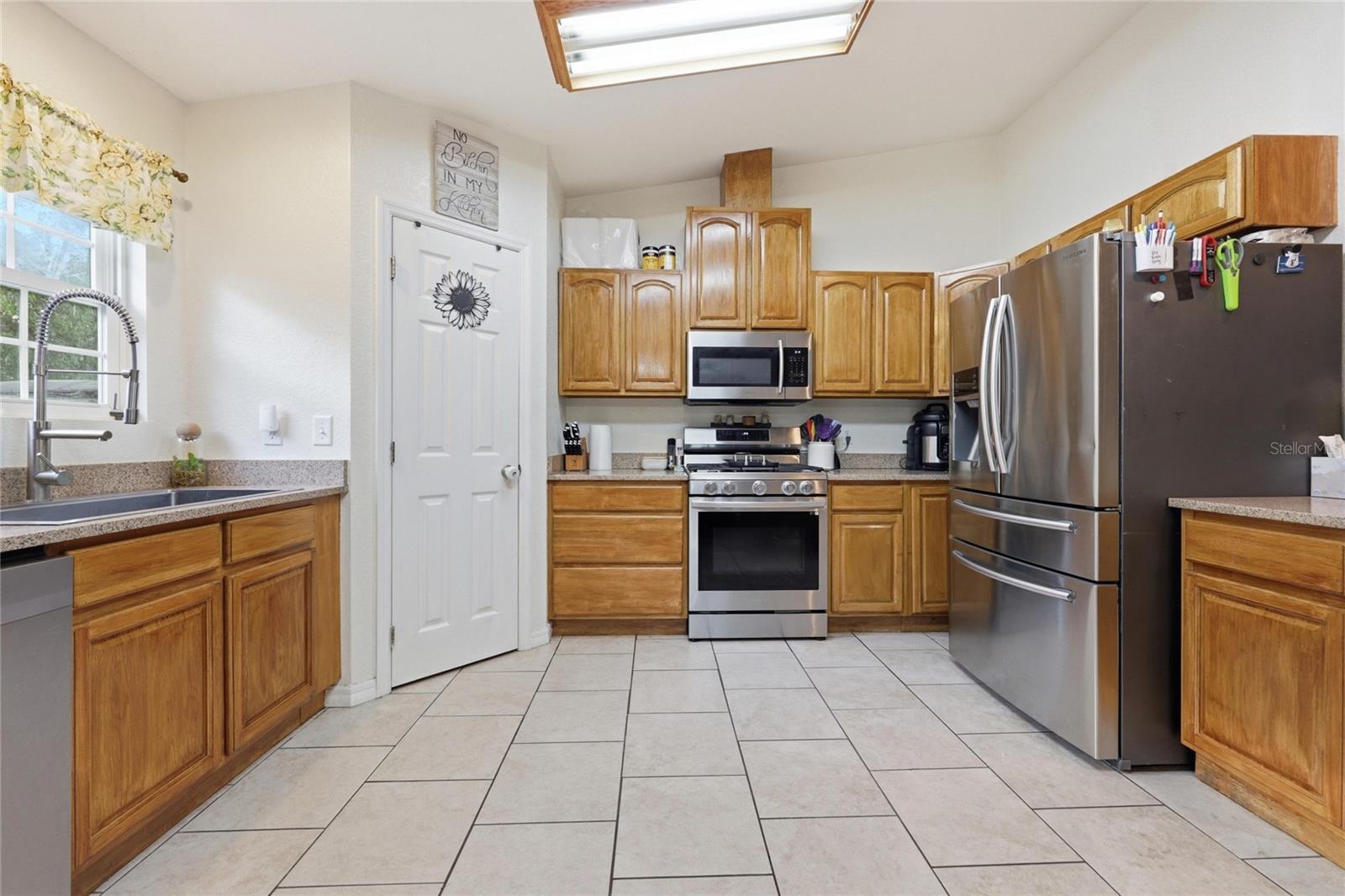 Listing photo id 7 for 399 899th Street