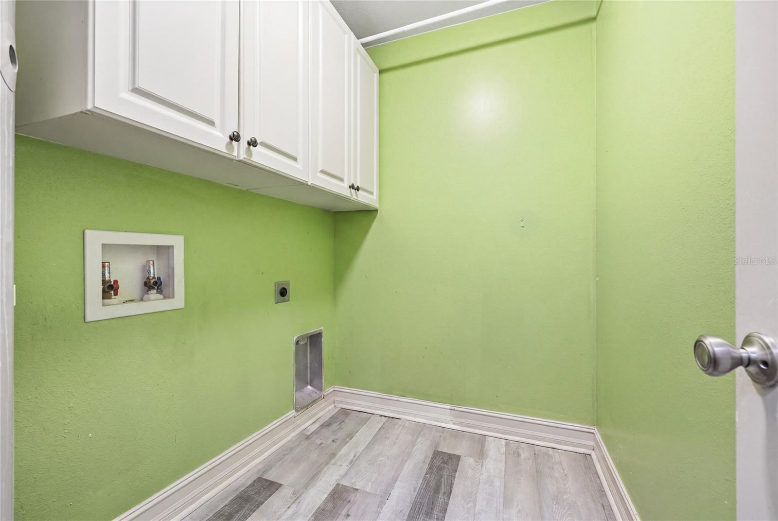 Image 46 of 75 For 2750 174th Street