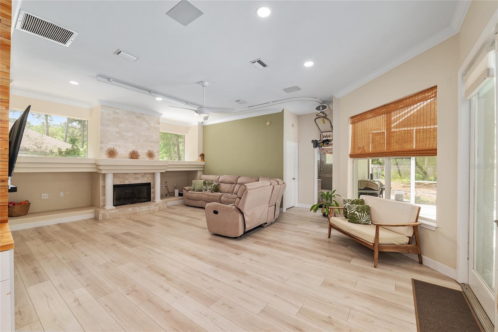 Image 20 of 46 For 5026 50th Terrace