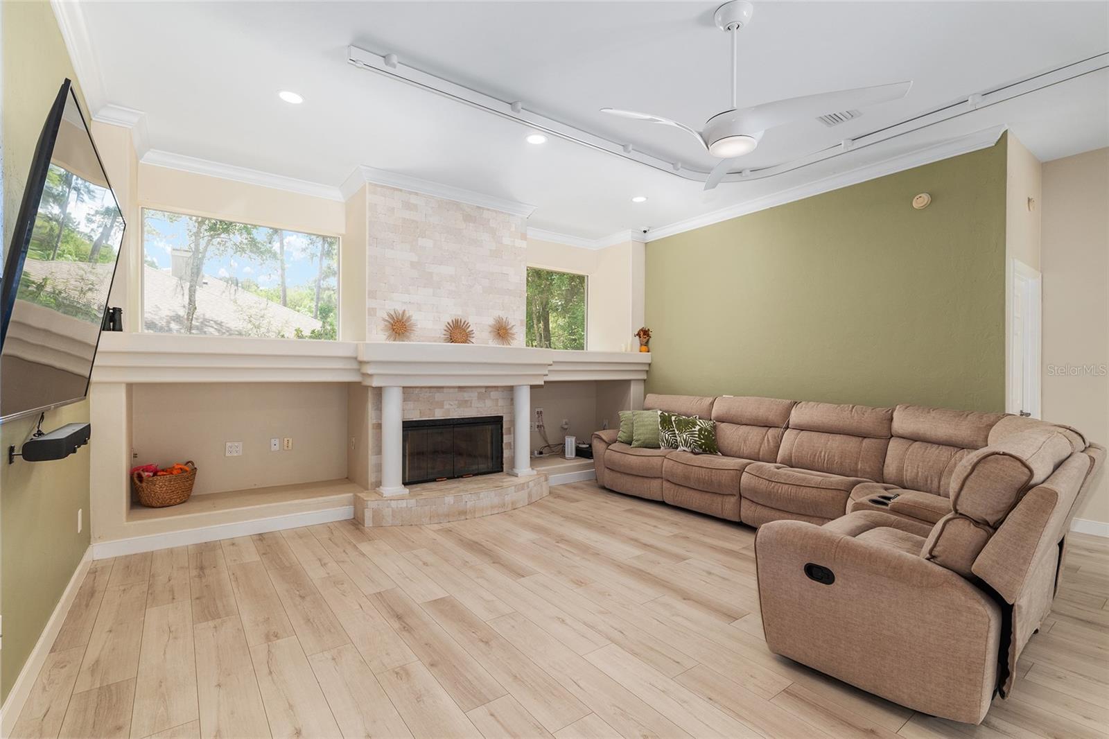 Image 21 of 46 For 5026 50th Terrace