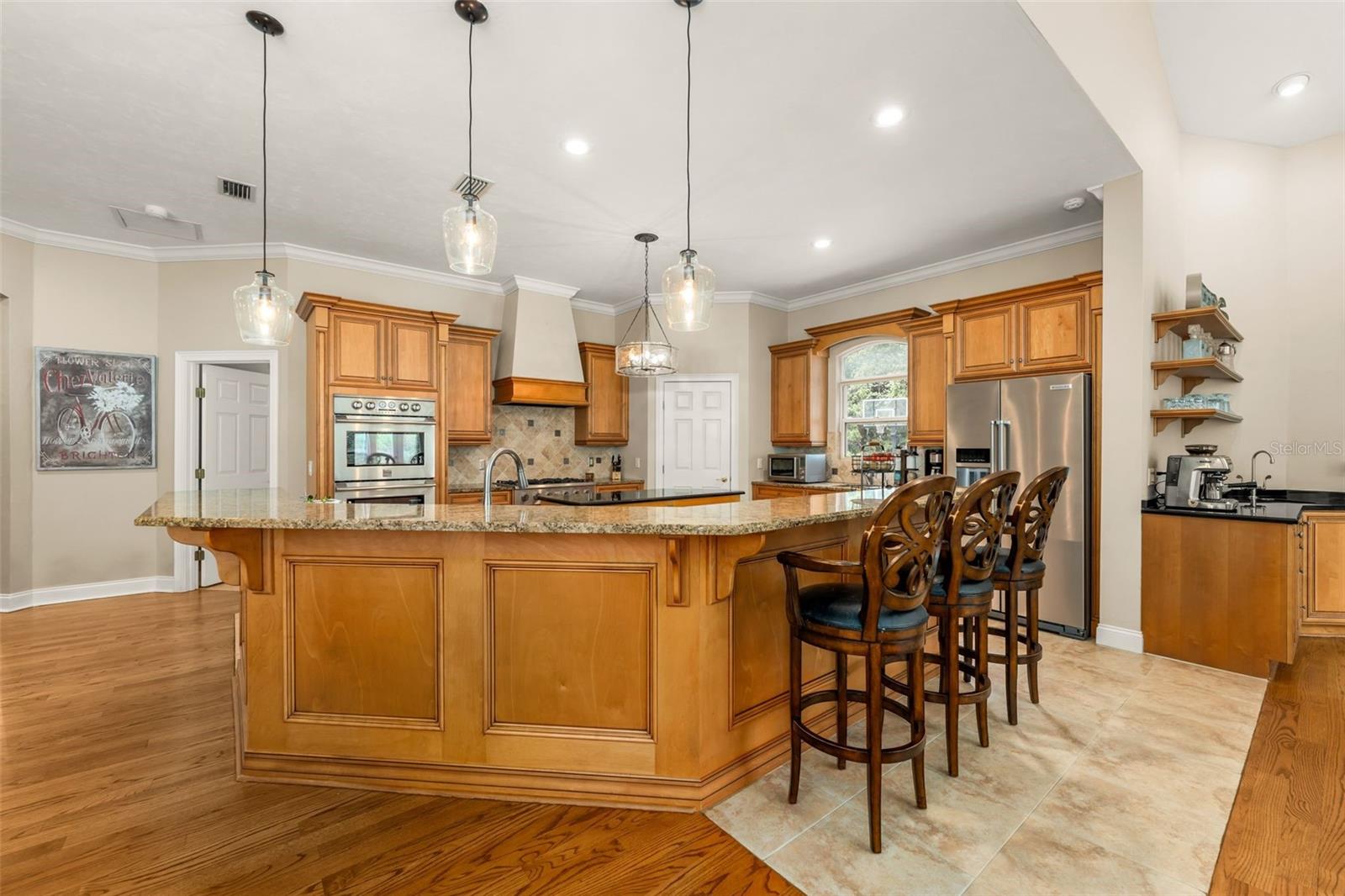 Listing photo id 9 for 3517 92nd Street