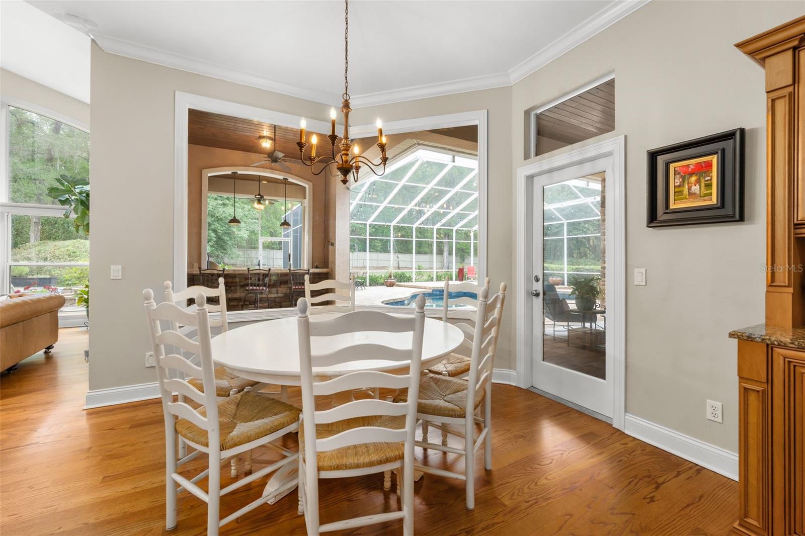 Listing photo id 11 for 3517 92nd Street