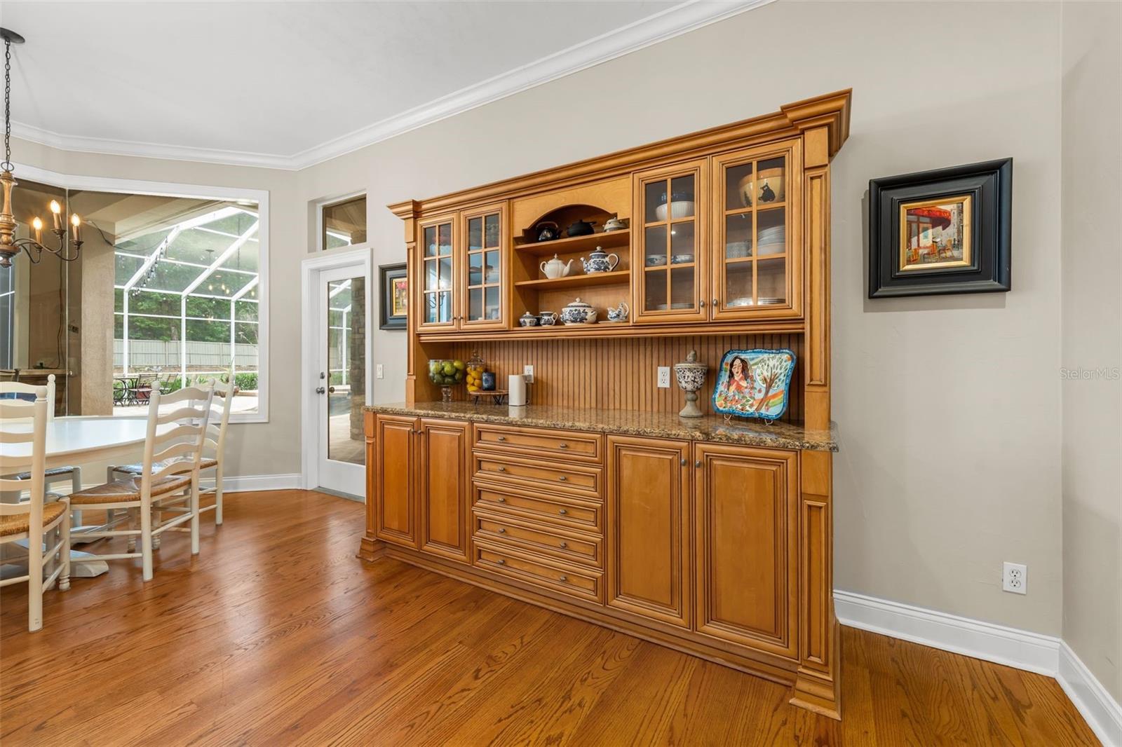 Listing photo id 12 for 3517 92nd Street