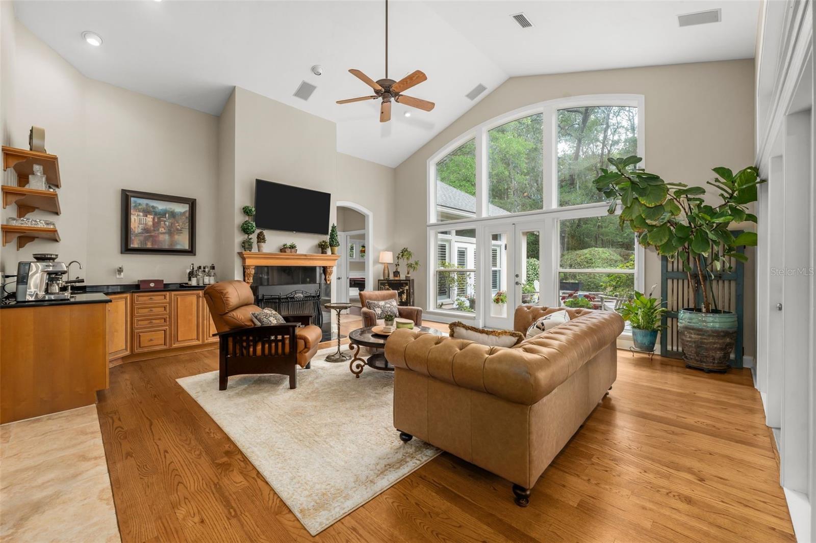 Listing photo id 13 for 3517 92nd Street