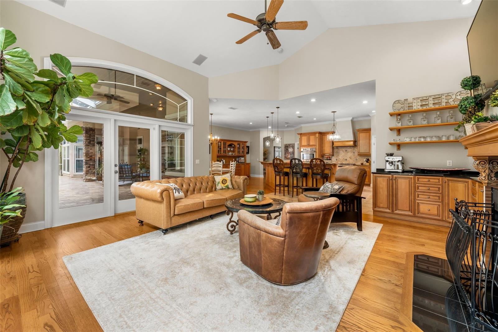 Listing photo id 15 for 3517 92nd Street