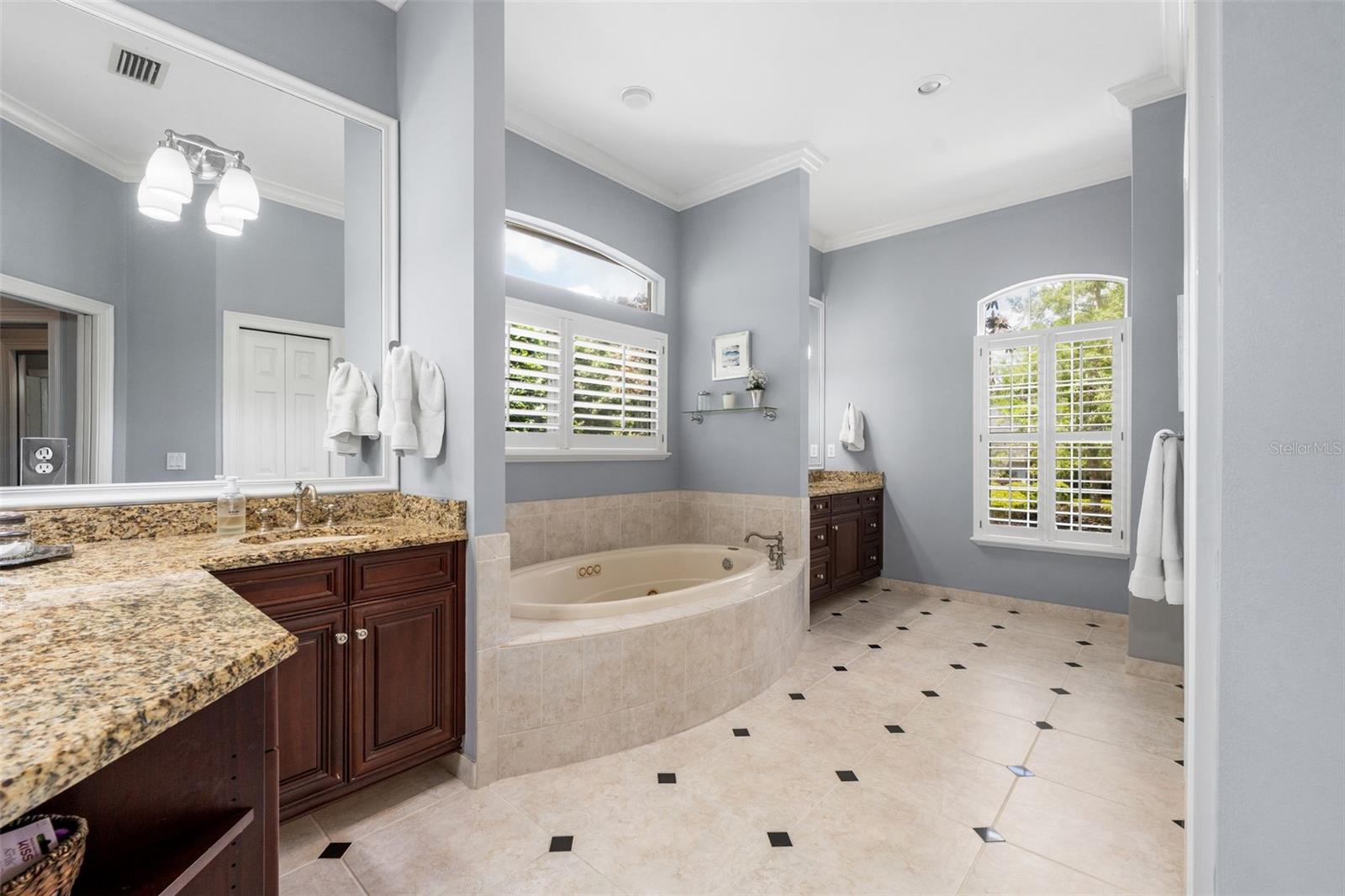 Listing photo id 21 for 3517 92nd Street