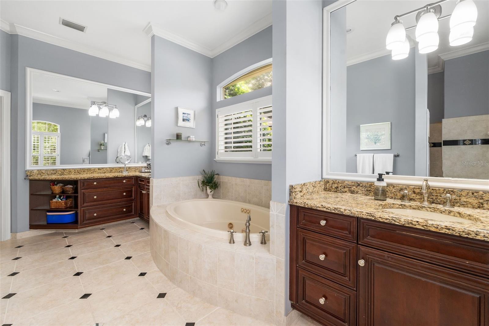 Listing photo id 22 for 3517 92nd Street