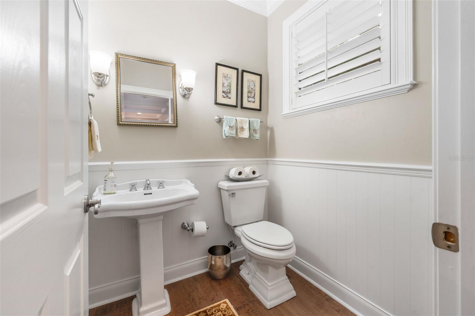 Listing photo id 26 for 3517 92nd Street