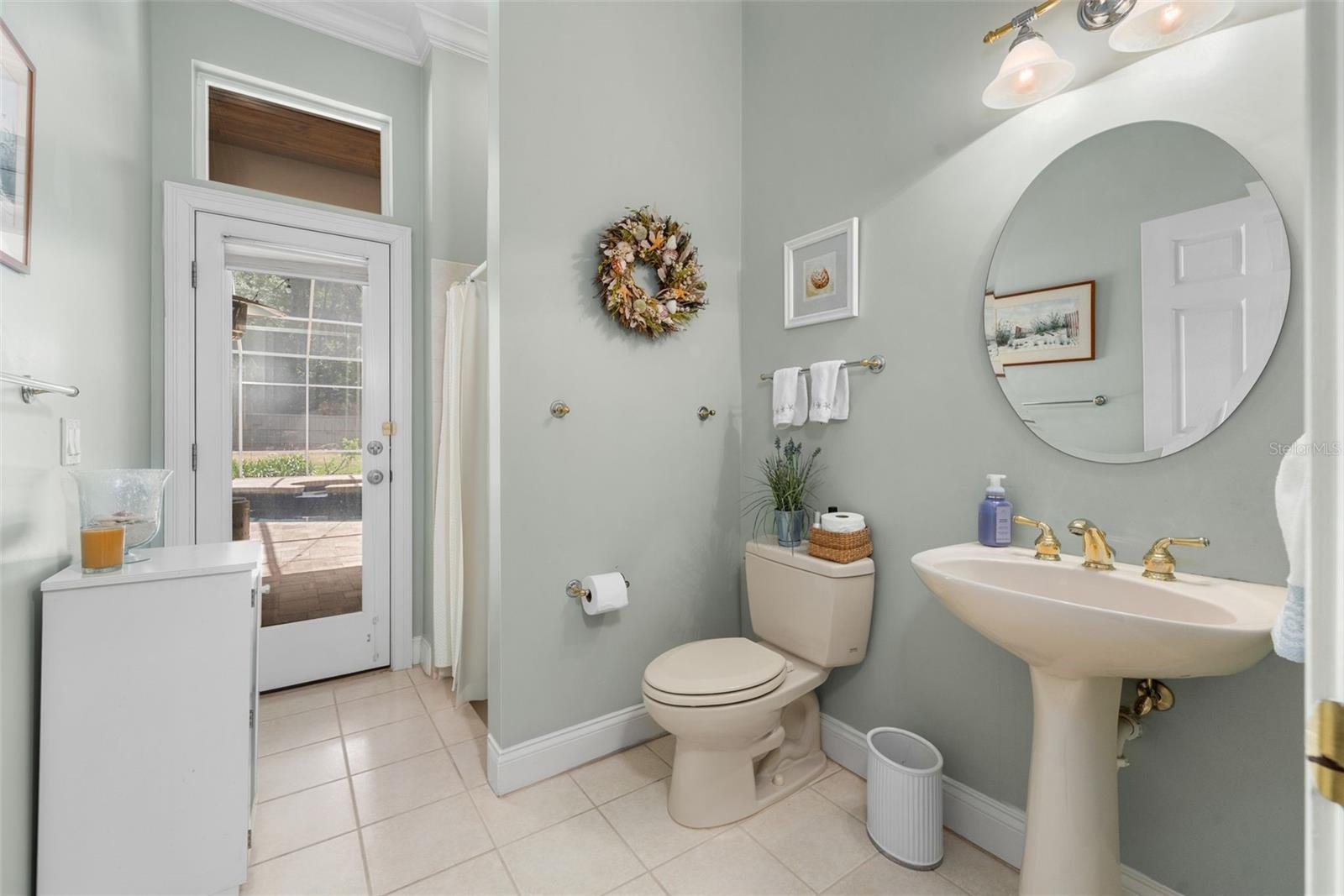 Listing photo id 32 for 3517 92nd Street