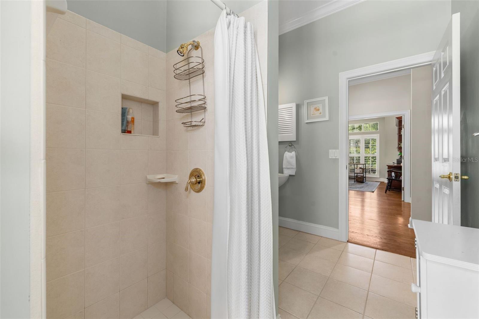 Listing photo id 33 for 3517 92nd Street