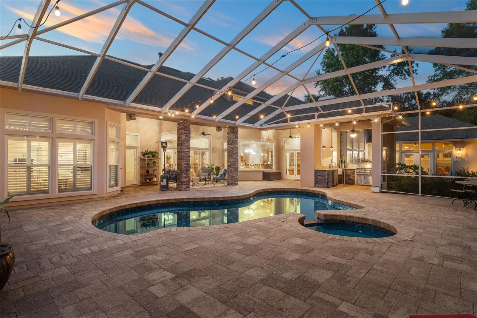 Listing photo id 39 for 3517 92nd Street