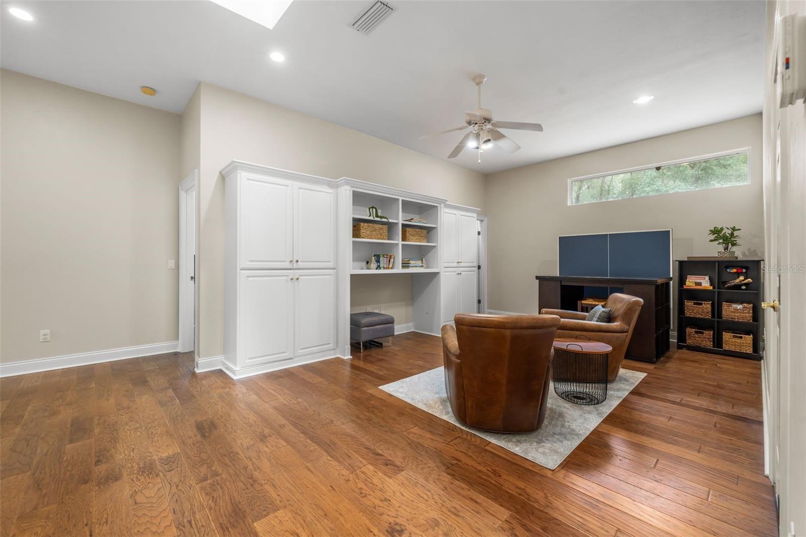 Listing photo id 49 for 3517 92nd Street