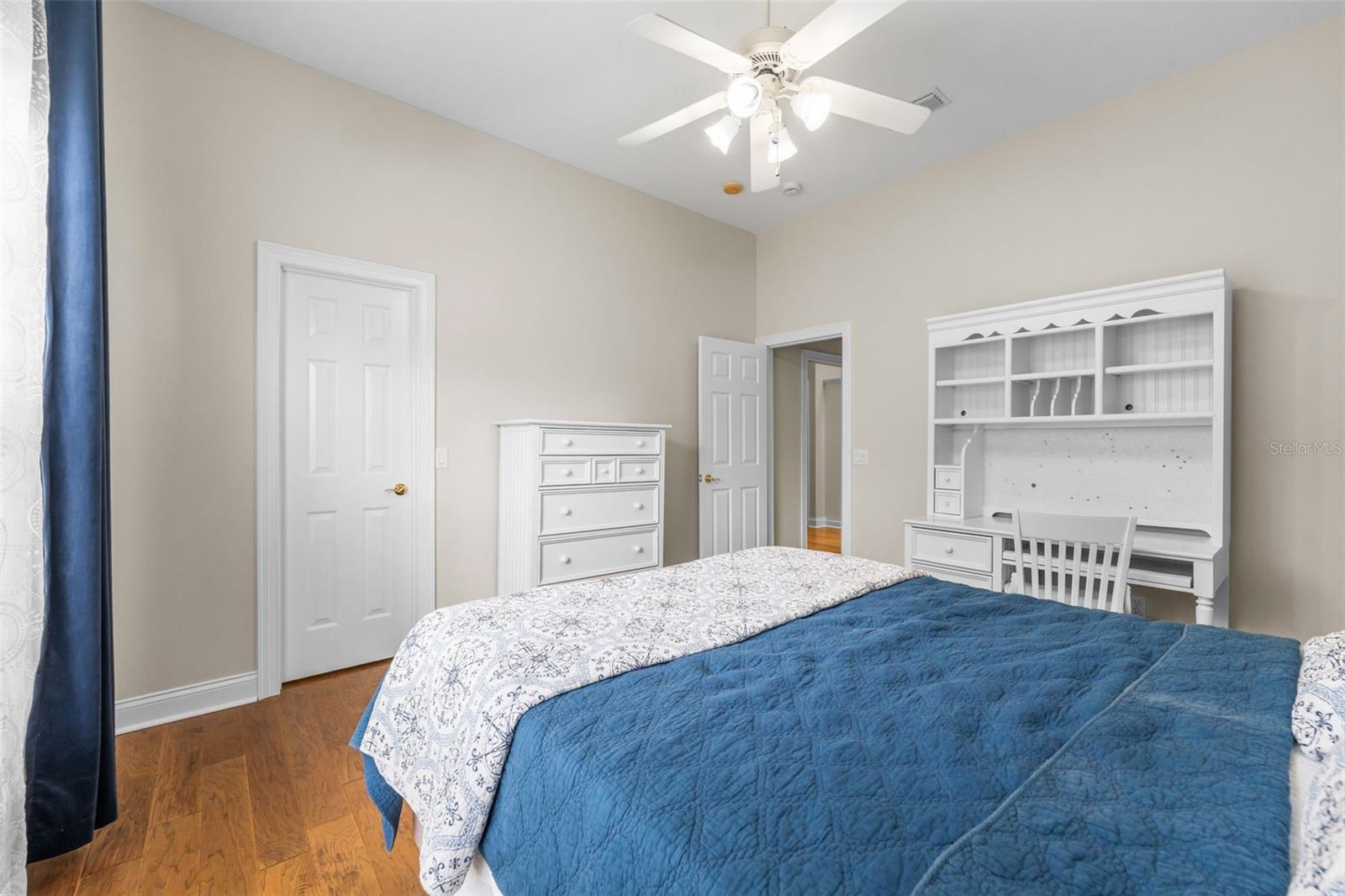 Listing photo id 52 for 3517 92nd Street