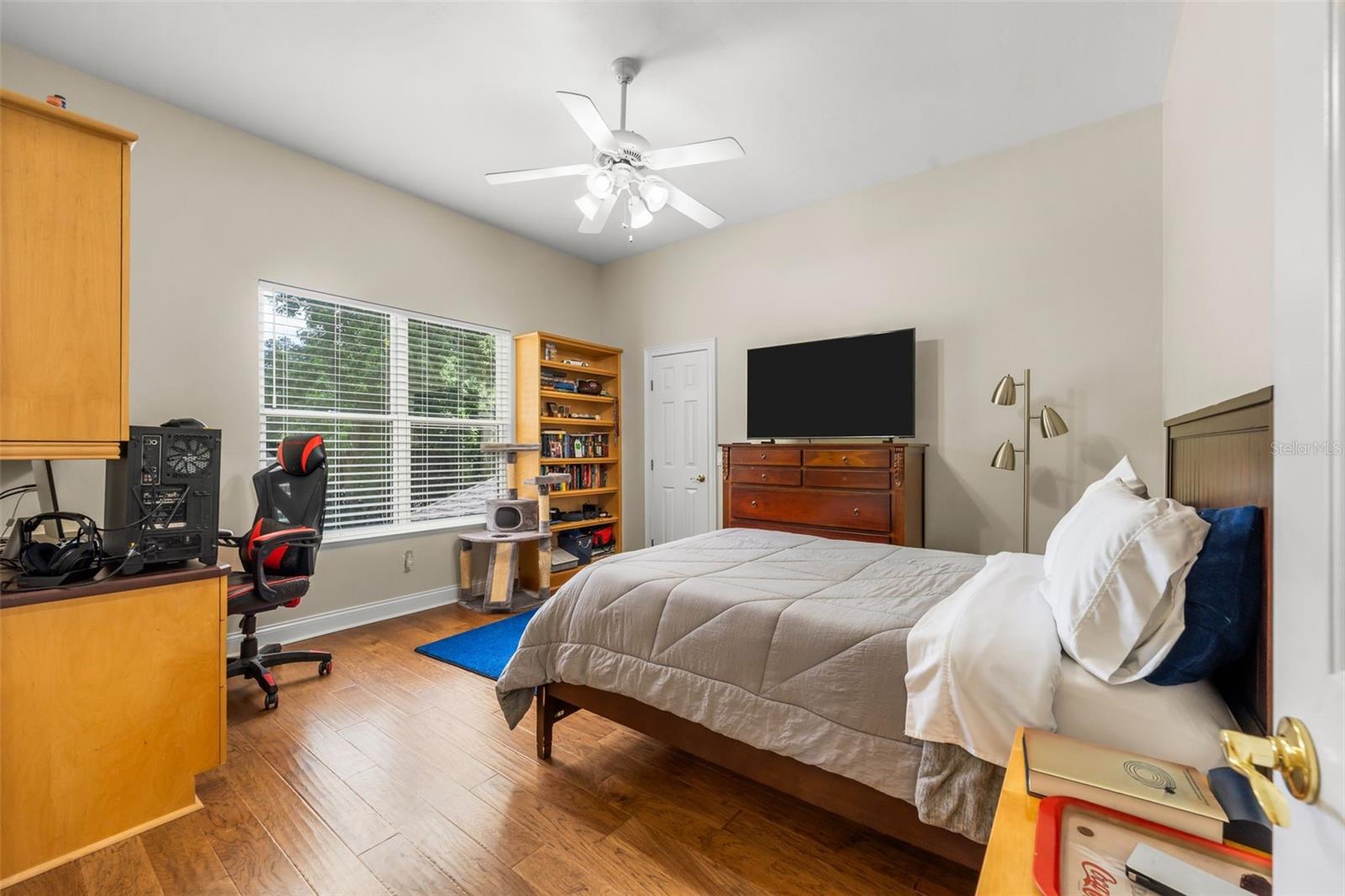 Listing photo id 55 for 3517 92nd Street