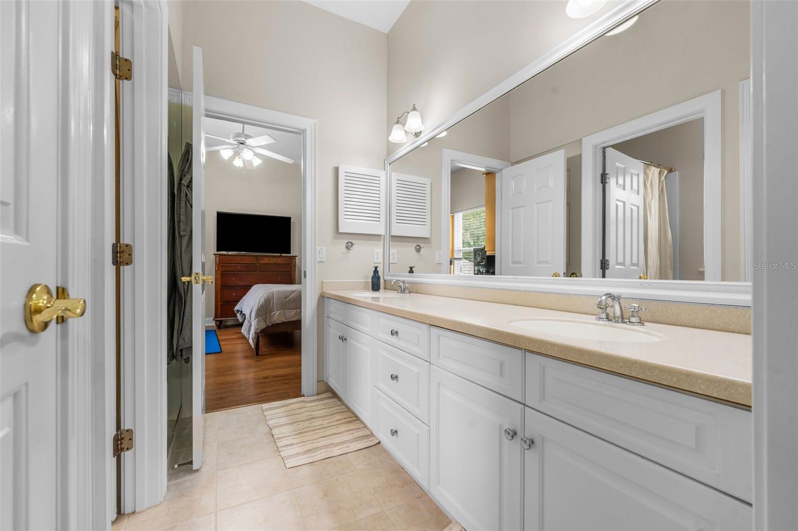 Listing photo id 56 for 3517 92nd Street